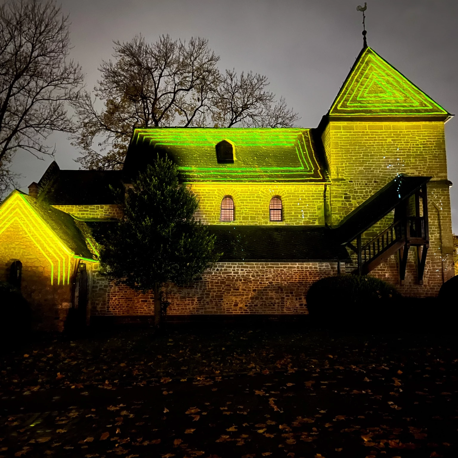 Kirchenprojektion Krieler Dömchen Köln Lindenthal