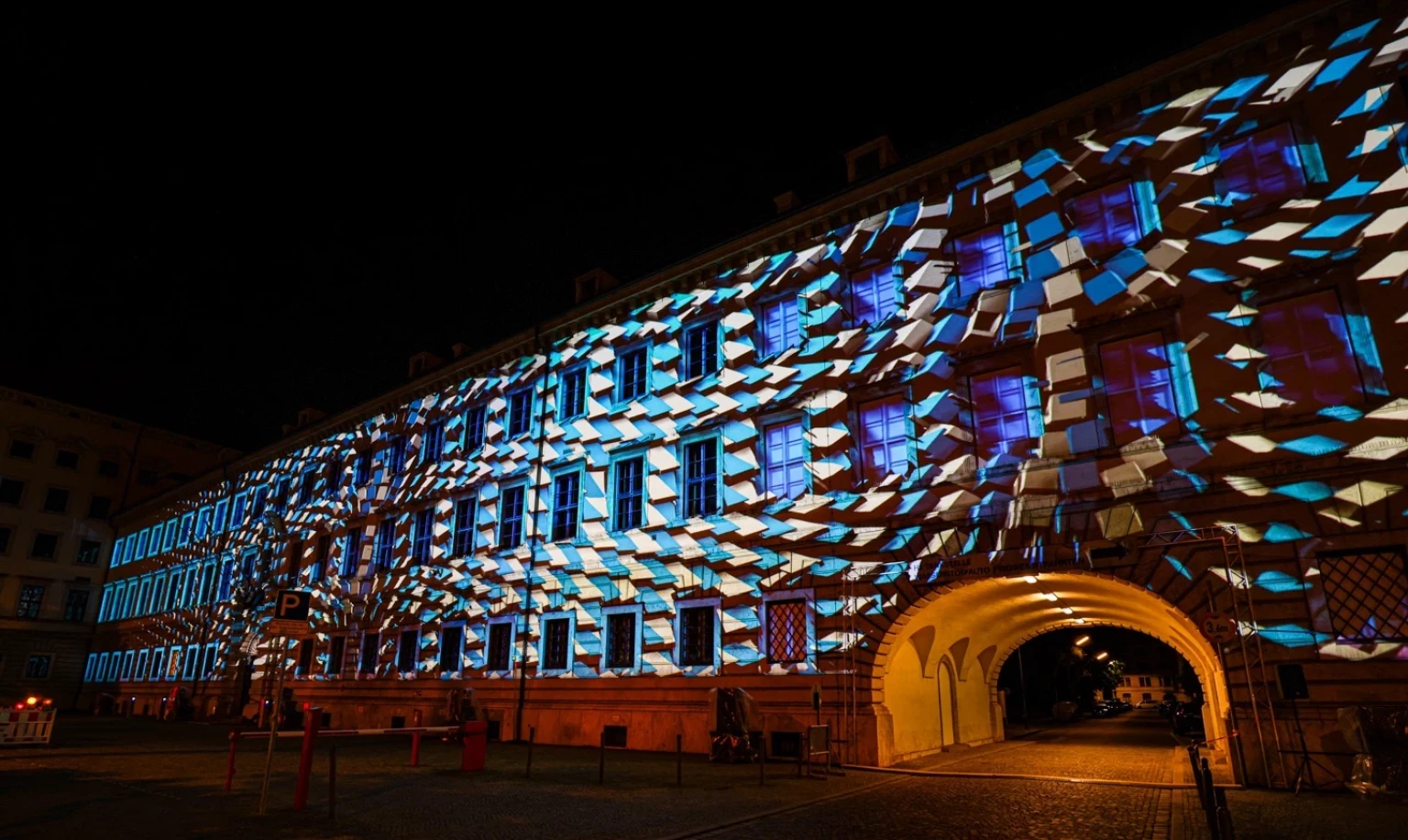 3D Video Show mit Hologramm Projektion IAA StMWi